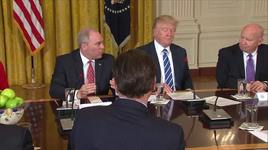 Trump enfrenta ira de conservadores por reforma de salud