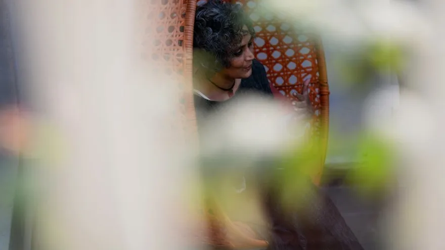 Imagen de la escritora india Arundhati Roy.