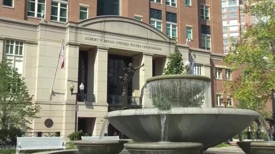 Fiscalía no recula y deja al exjefe de campaña de Trump en manos del jurado