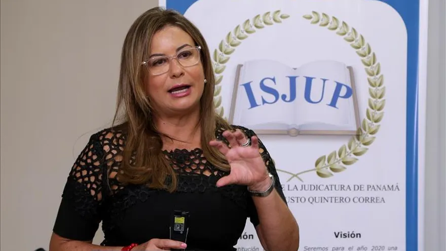 Vielza Ríos, Secretaria Administrativa del Órgano Judicial.