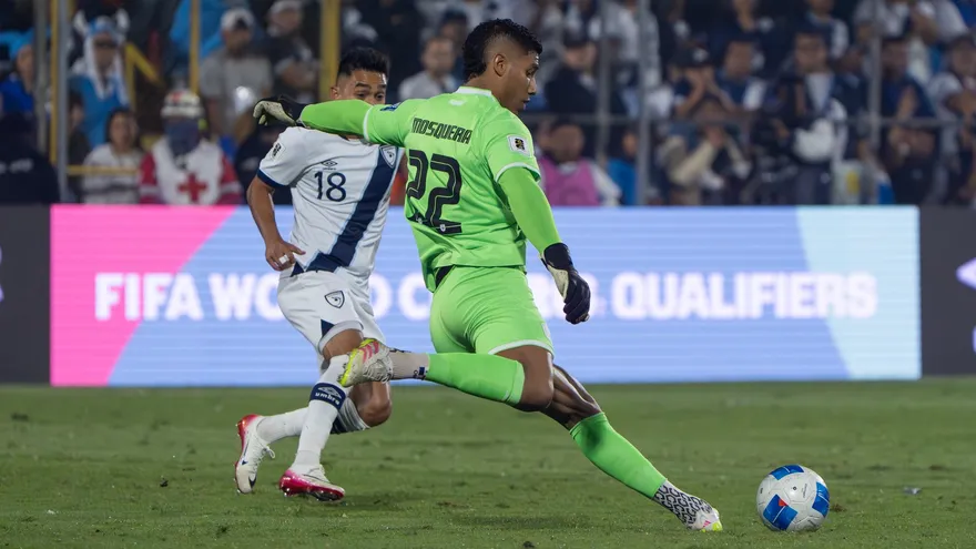 Orlando Mosquera ante Guatemala