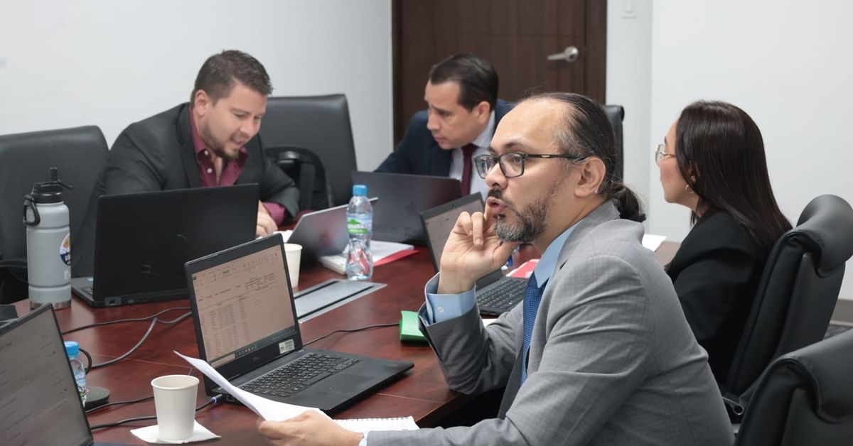 Instalan comisión que evaluará a aspirantes a jueces comunitarios en todo el país