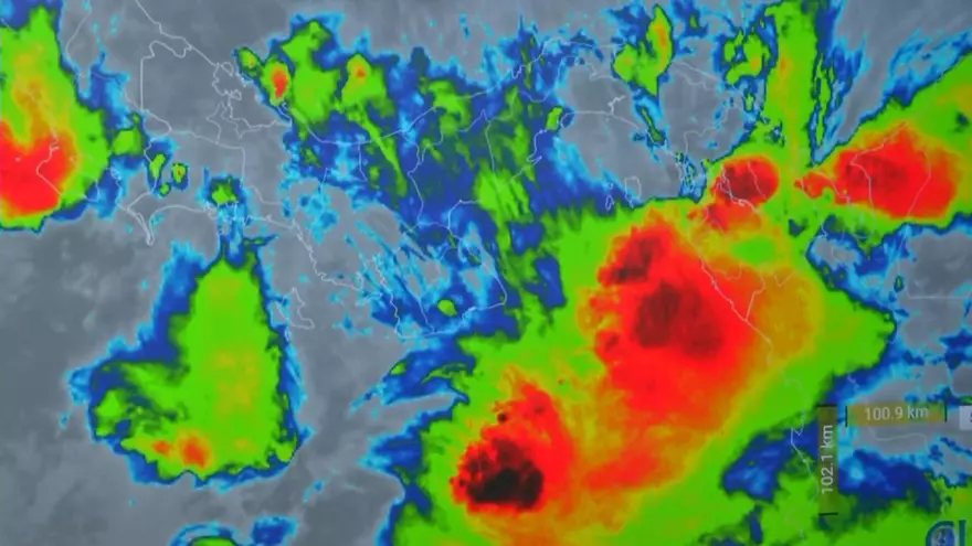 Advierten que onda tropical No. 21 ingresará al país con más lluvias y tormentas en 72 horas.
