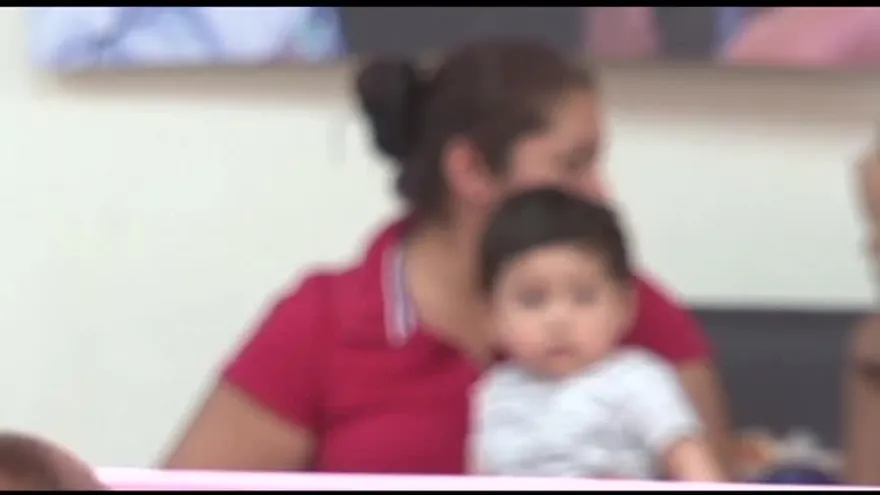 Niña a la venta en internet