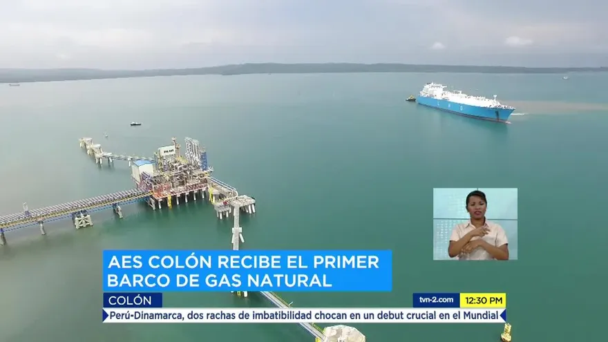 Barco de gas licuado llega para abastecer planta de Aes en Colón