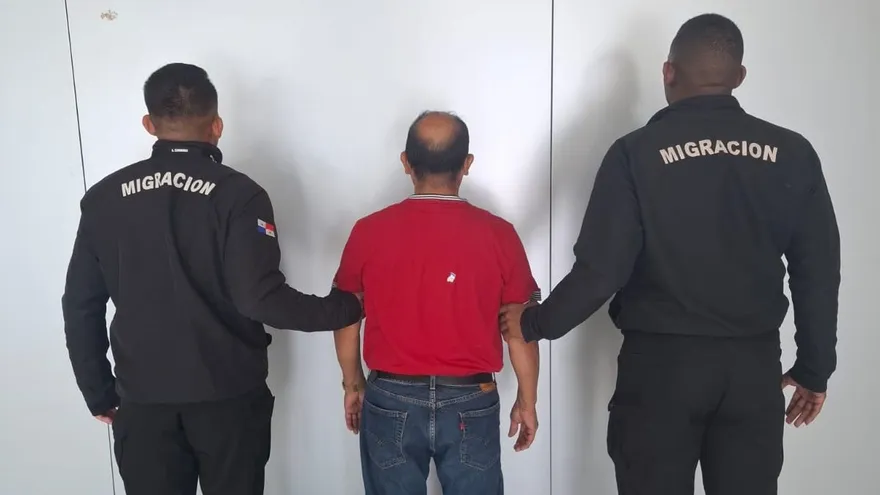 Retienen a hombre condenado por delitos sexuales en EEUU