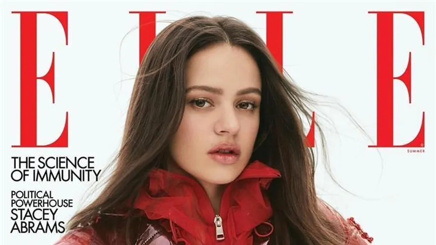 Fotografía cedida por Hachette Filipacchi Media U.S., Inc. que muestra a la cantante española Rosalía en la portada de la revista Elle.