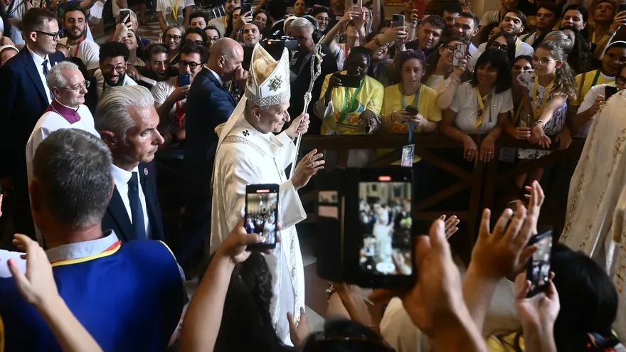 Papa León XIV comparte con jóvenes