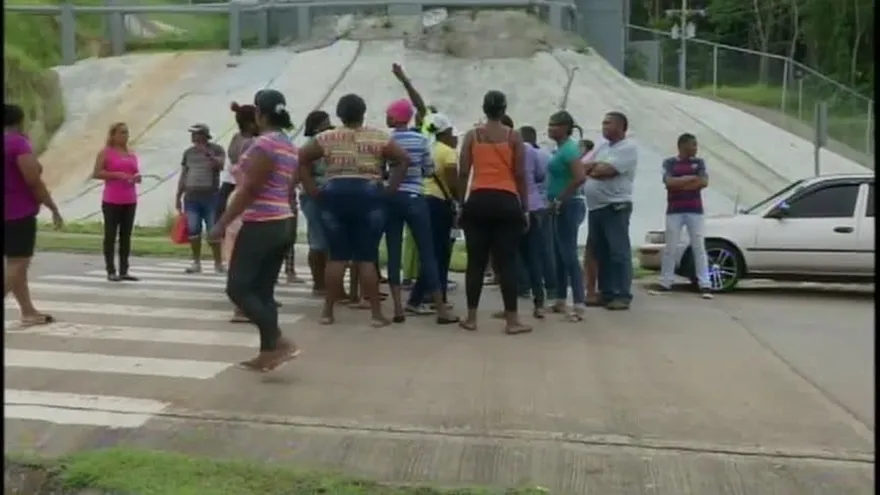 Cierre de calle en Colón por falta de agua