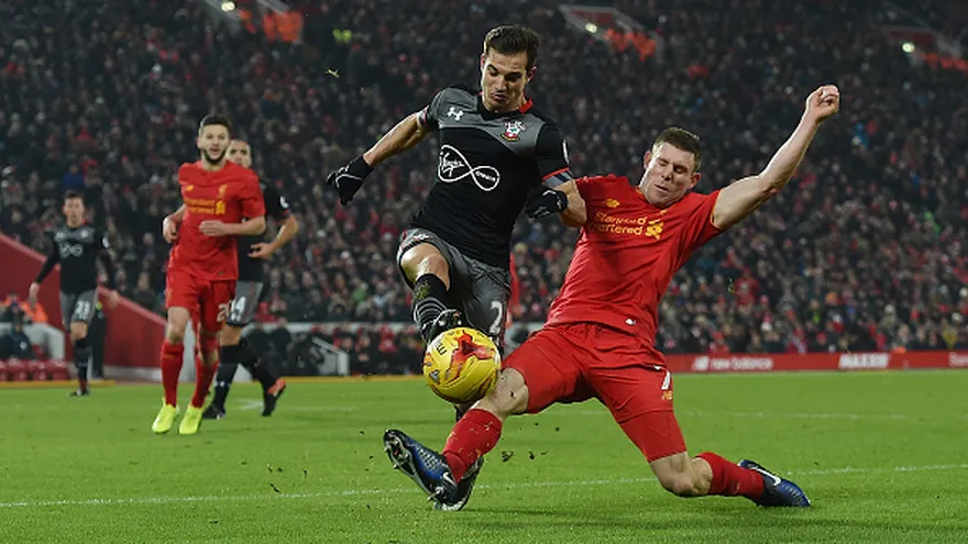 Acción del partido de Copa de Liga entre Liverpool y Southampton