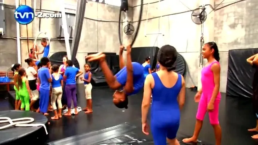 DANZAREA NIÑOS DE BARRIOS