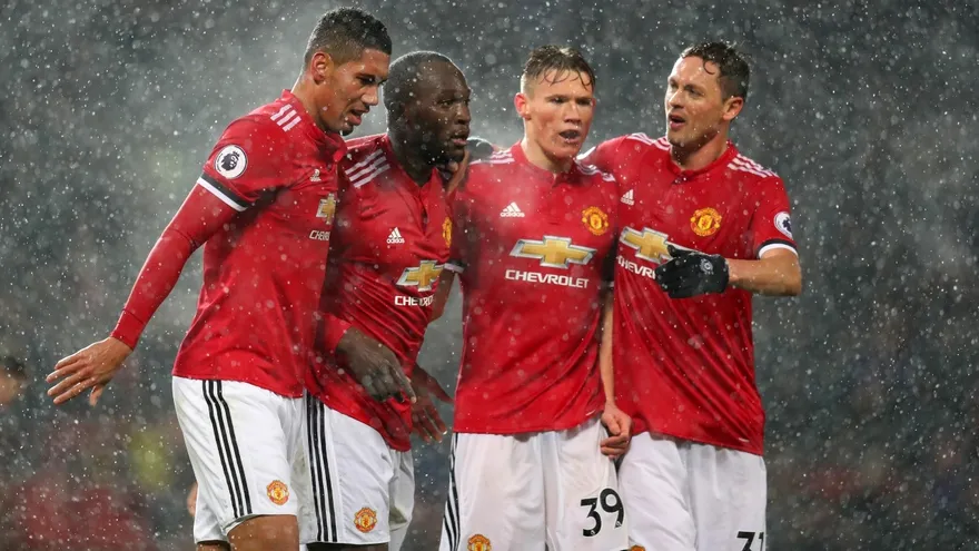 El Manchester United se resiste a perderle los pasos al City