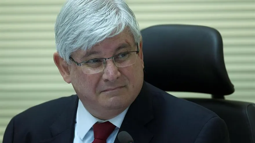 El procurador general brasileño, Rodrigo Janot, participa en una reunión del Consejo Superior del Ministerio Público (MP) hoy, lunes 13 de marzo de 2017, en Basilia (Brasil).