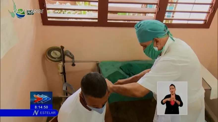 Cuba empezó a aplicar vacuna china contra el covid, además de las propias