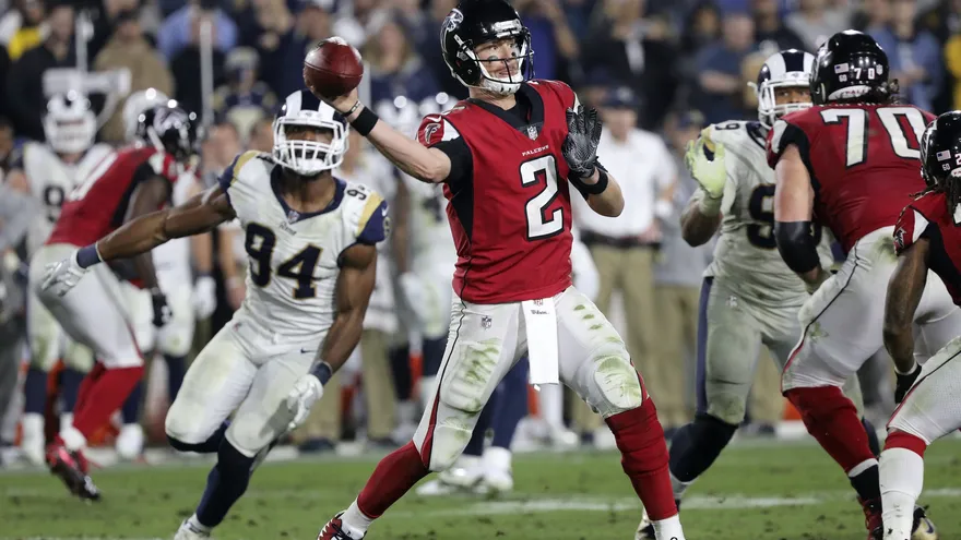 Falcons vencen a los Rams y avanzan a ronda divisional