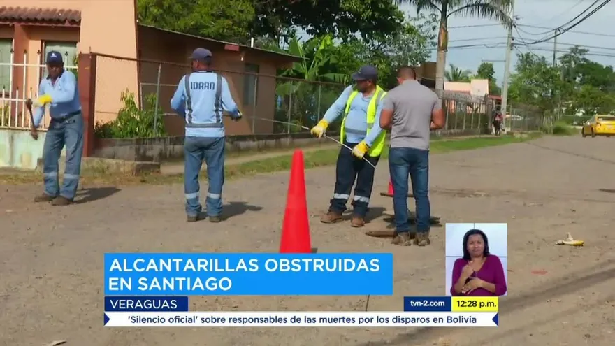 Colapsa sistema de alcantarillado en Las Praderas de Santiago