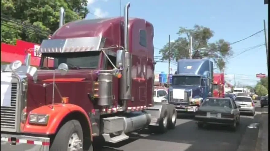 Transportistas de carga cierran paso en frontera Panamá-Costa Rica