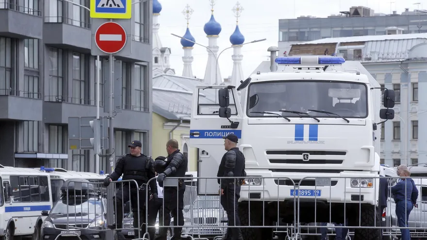 Al menos una persona ha muerto y otras dos han resultado heridas en un tiroteo en una fábrica de dulces en Moscú, en la que una persona sigue atrincherada