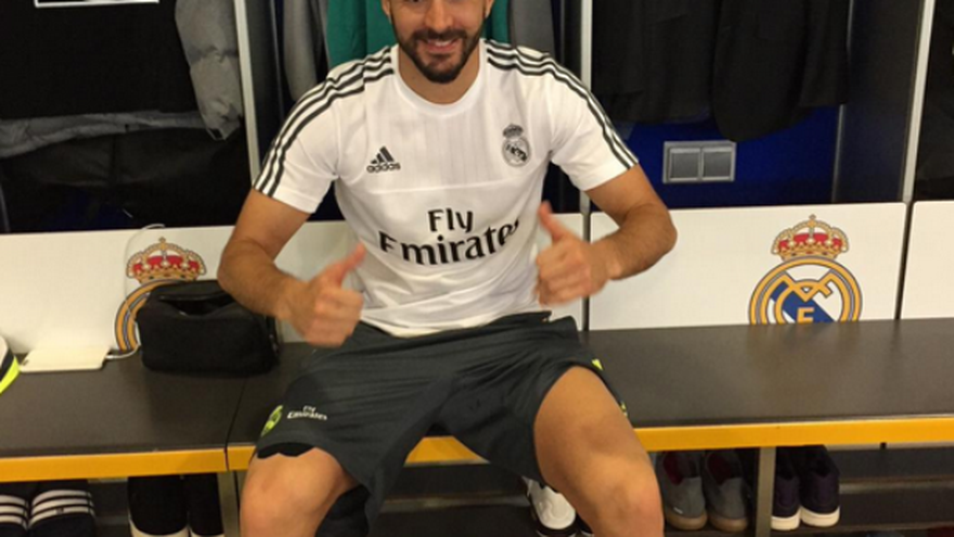 Karim en el vestuario.