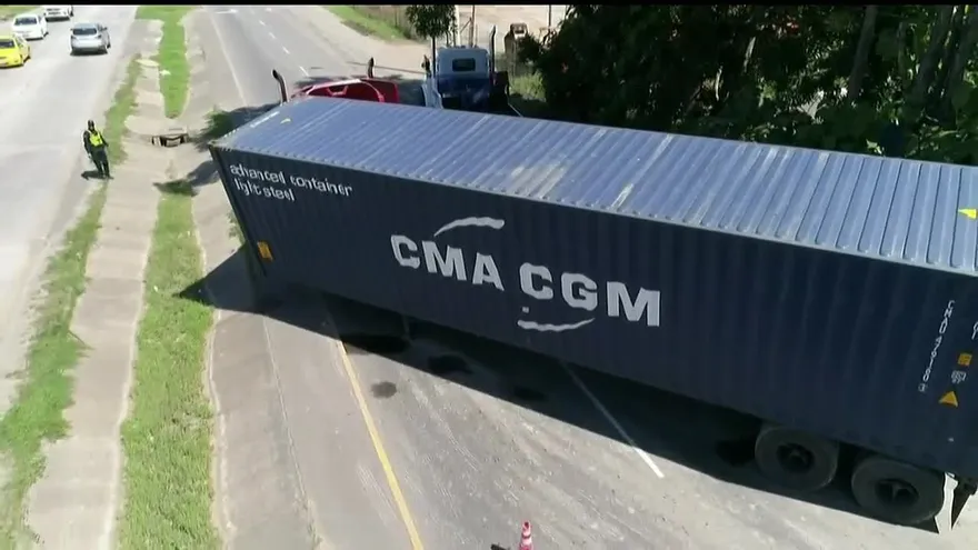 Articulado obstruyó la vía en Felipillo