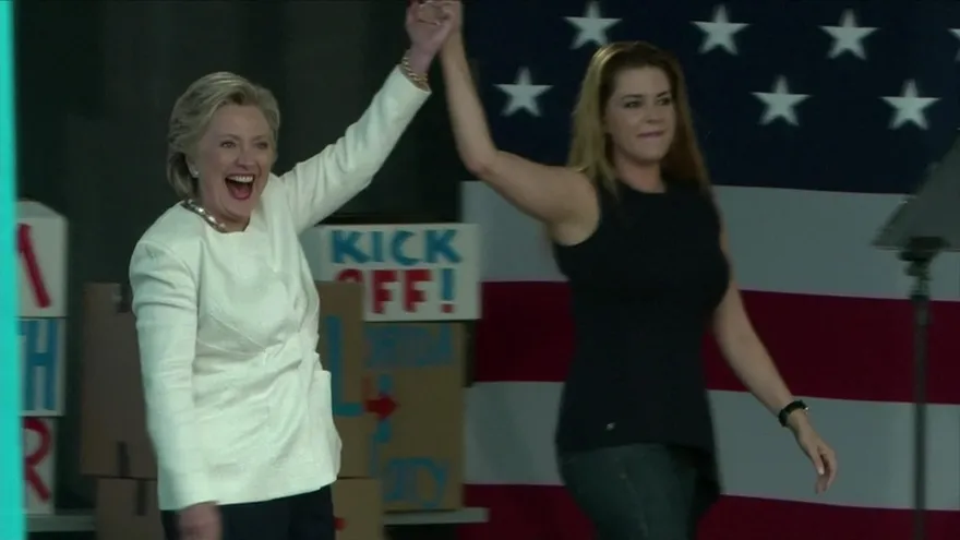 Clinton y Alicia Machado critican la retórica agresiva de Trump