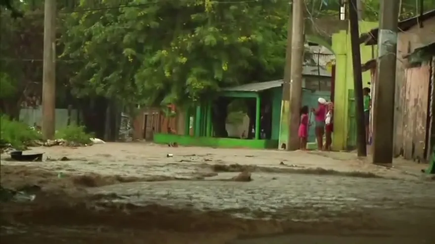 Mathew, que ha dejado nueve muertos, castiga a Cuba