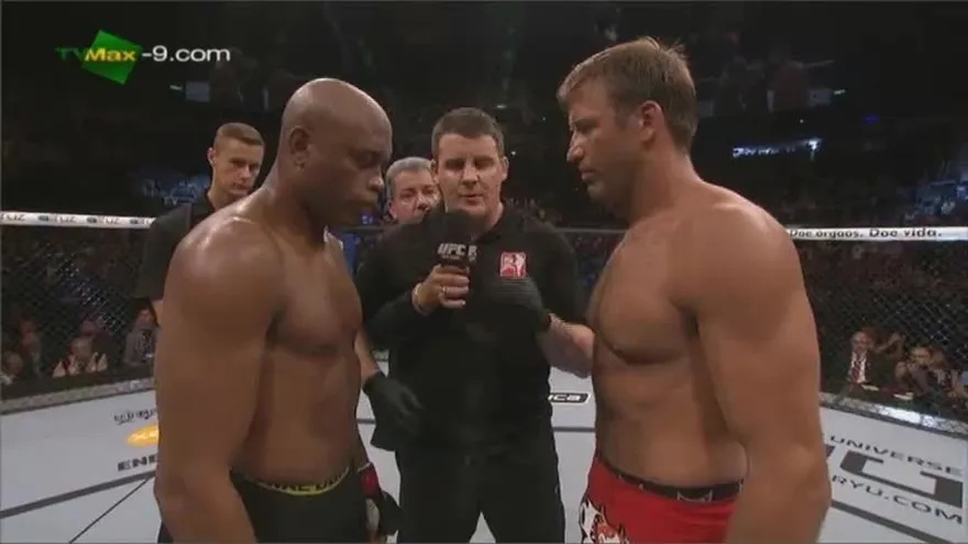 Anderson Silva gana por TKO a Stephan Bonnar UFC 153