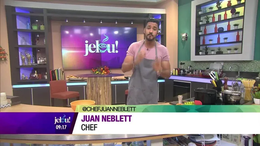 ¡Lúcete con este pollo guisado con puré de otoe!