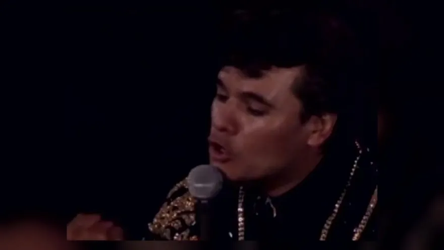 Cantante Juan Gabriel muere de un infarto