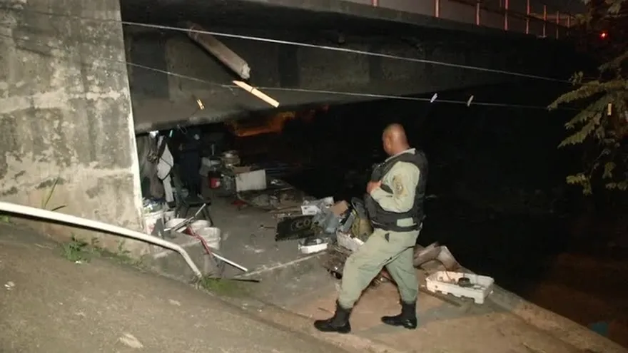 Reo se fuga en bicicleta de policía