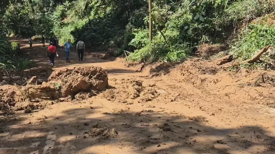 Deslizamientos de tierra tras fuertes lluvias en Las Ollas Arriba de Capira
