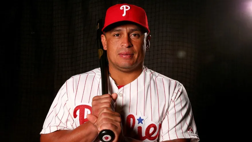 Carlos 'Calicho' Ruiz con el uniforme de los Phillies de Filadelfia