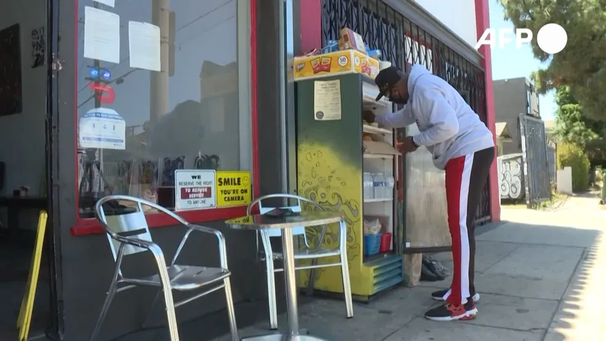 Refrigeradores comunitarios en Los Ángeles: comida gratis para los más necesitados