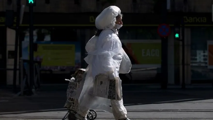 Los españoles salen a pasear y una parte del mundo inicia poco a poco su desconfinamiento