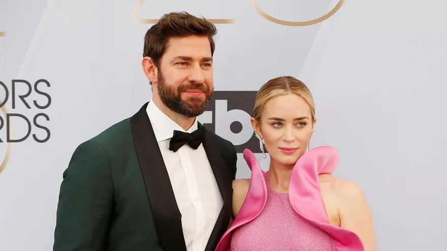 En la imagen un registro del cineasta estadounidense John Krasinski (i), junto a su esposa Emily Blunt, director y protagonista de la película "A Quiet Place II".