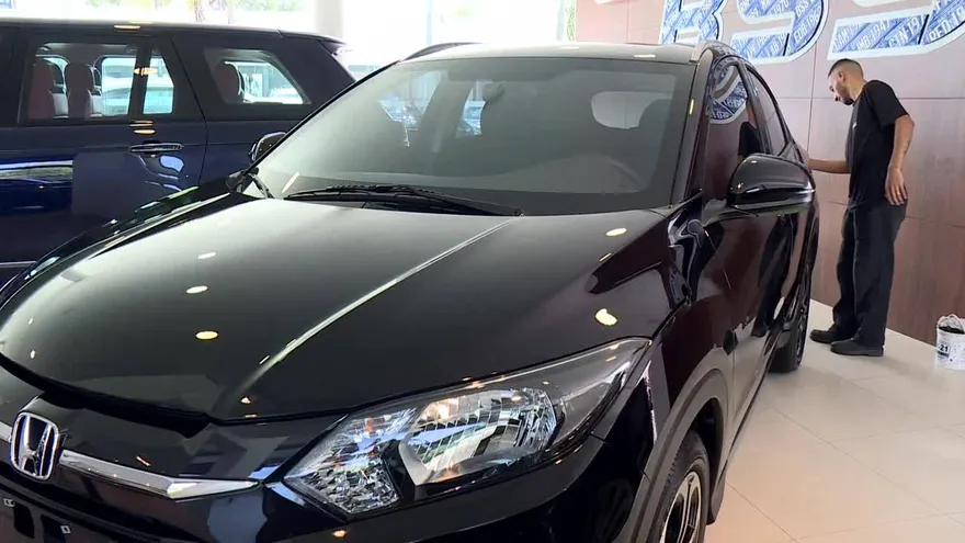 Ante crisis, brasileños se vuelcan a autos blindados usado