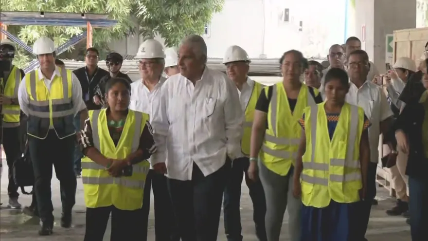Presidente Mulino inspecciona obras del nuevo Hospital del Niño