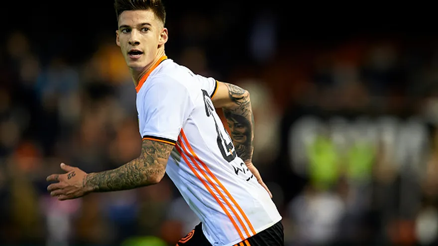 Santi Mina abrió el marcador por el Valencia