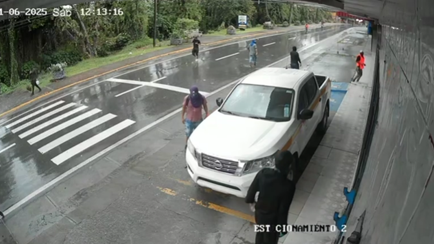 Imágenes enviadas por la Lotería Nacional que muestra los actos vandálicos