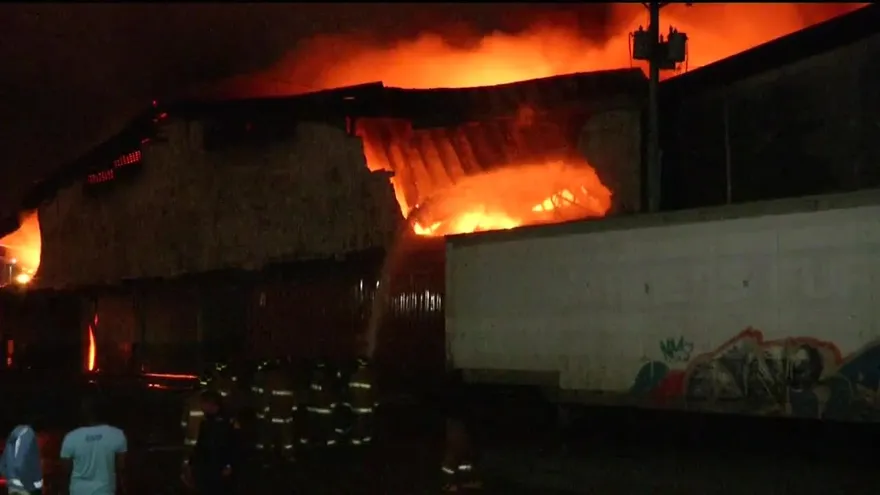 Se investigan las causas del incendio en France Field