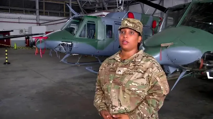 Historia de la mujer cabo que es un modelo a seguir