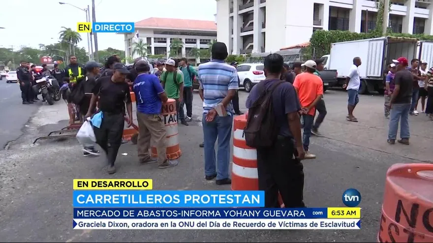 Carretilleros del Mercado de Abastos protestan