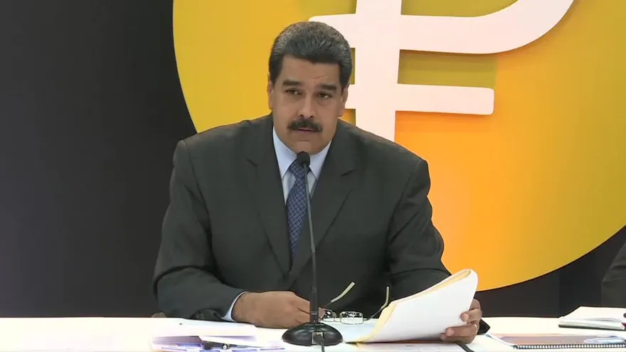 Maduro dice que el petro es para saltarse al dólar