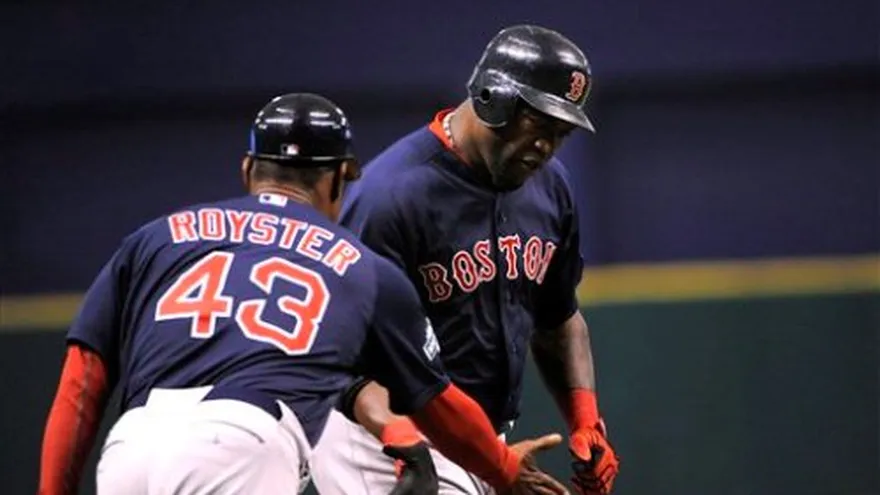 Ortiz batearía en jaula y con botín ortopédico