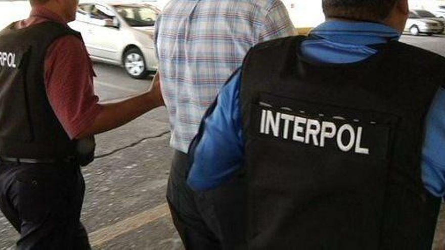 Capturan en Aeropuerto de Tocumen a dos extranjeros requeridos por violación y estafa.