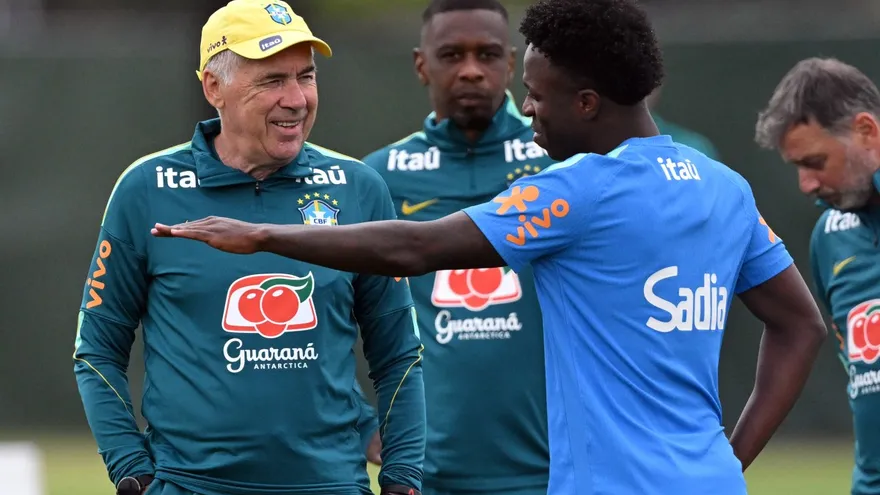 Carlo Ancelotti y Vinicius selección de Brasil