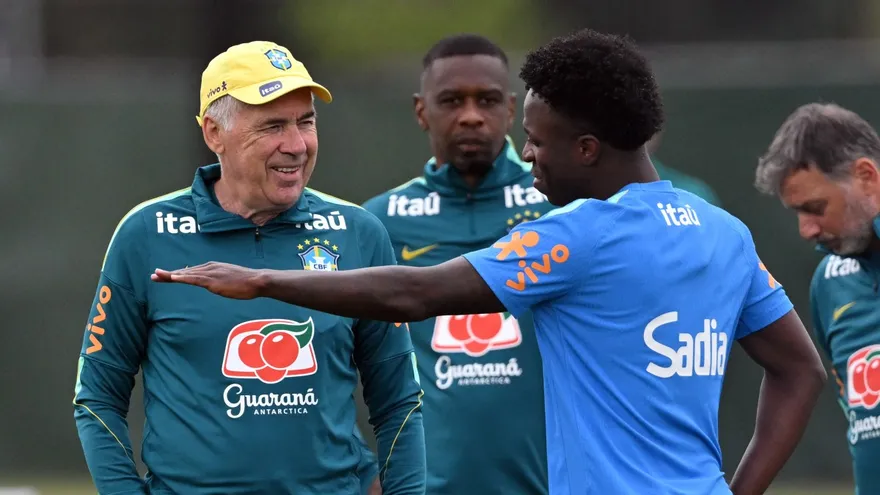 Carlo Ancelotti y Vinicius selección de Brasil