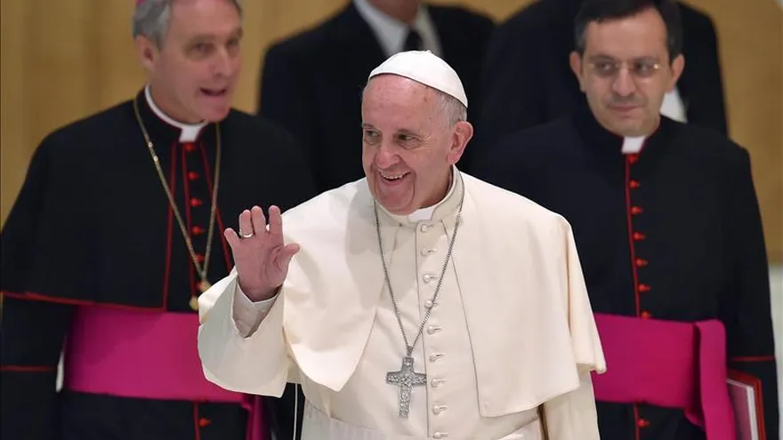 Las recientes reflexiones del papa Francisco sobre los divorciados o sus referencias en otras ocasiones a los homosexuales han puesto sobre la mesa temas delicados que generan debate dentro y fuera de la Iglesia y que anticipan cuestiones que abordará el Sínodo de Obispos de octubre.