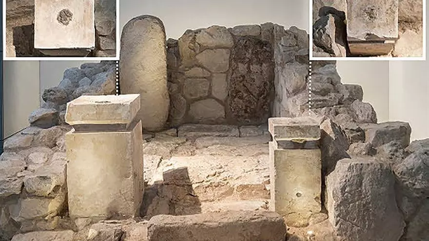 Reconstrucción de la cella del santuario judeico de Arad, en Israel.