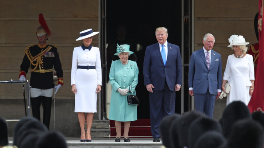 Isabel II recibe a Trump en el palacio de Buckingham